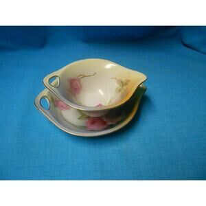 Vtg Rose Pattern Gravy Boat with Underplate and Handles READ